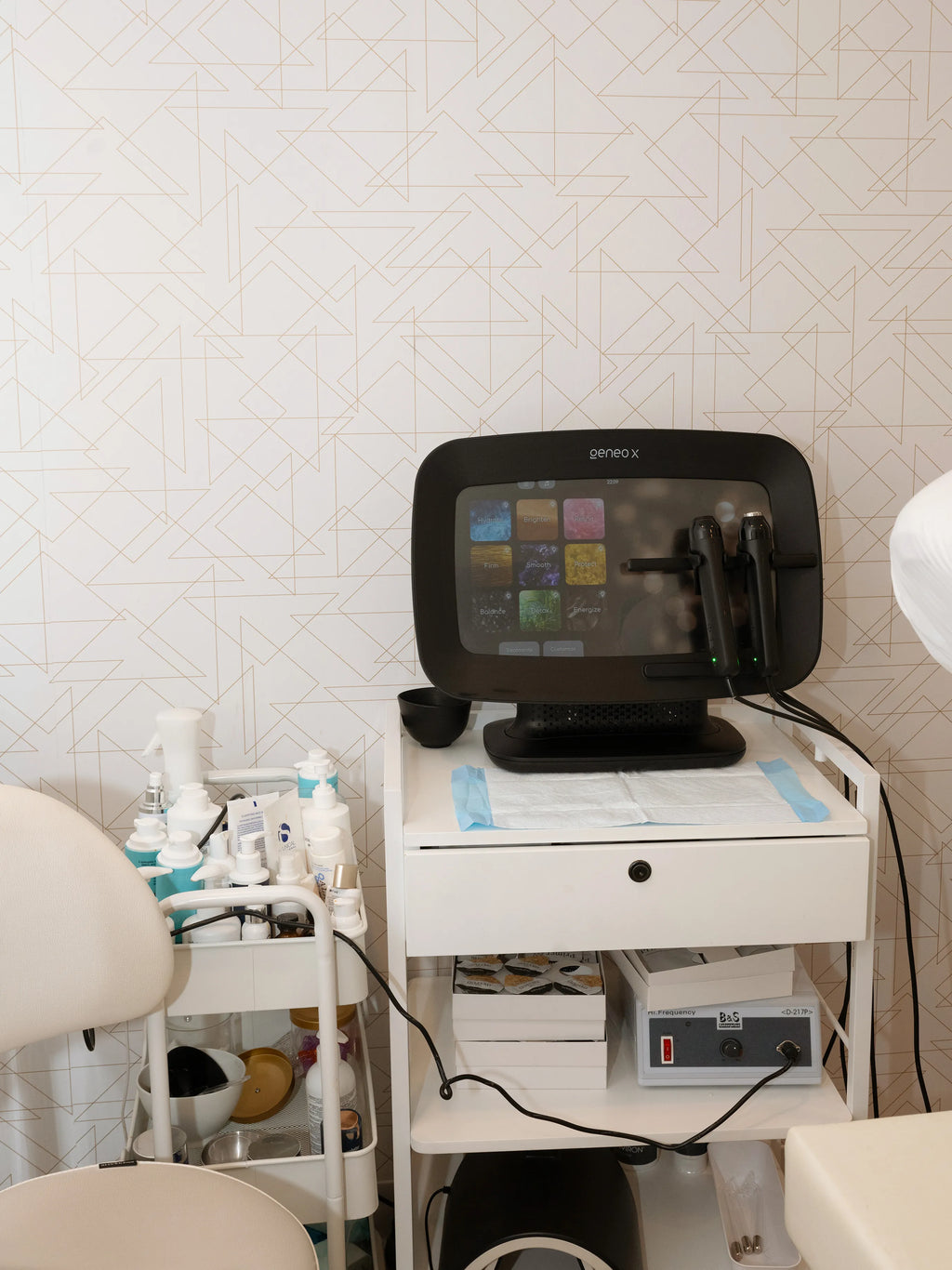 Glo2Facial - <b>Radiance Boost Treatment</b>