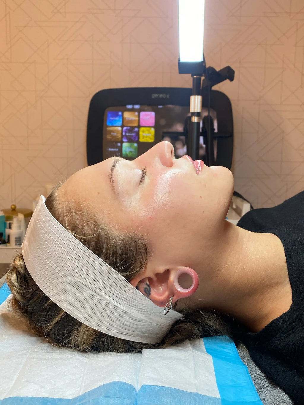 Glo2Facial - <b>Radiance Boost Treatment</b>